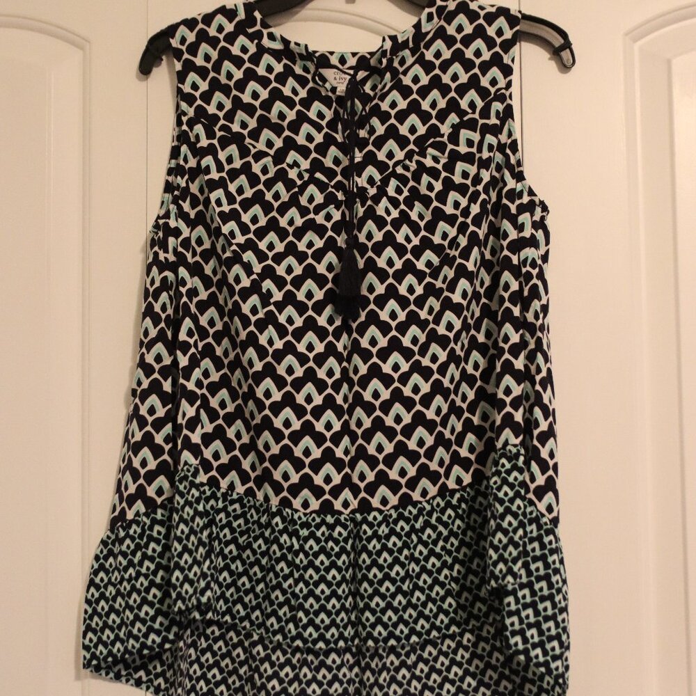 Crown & Ivy Curvy Plus Sleeveless Blouse Tie neck flowy geometric print Size 0X